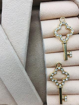 Pingente de Zamac Banhado